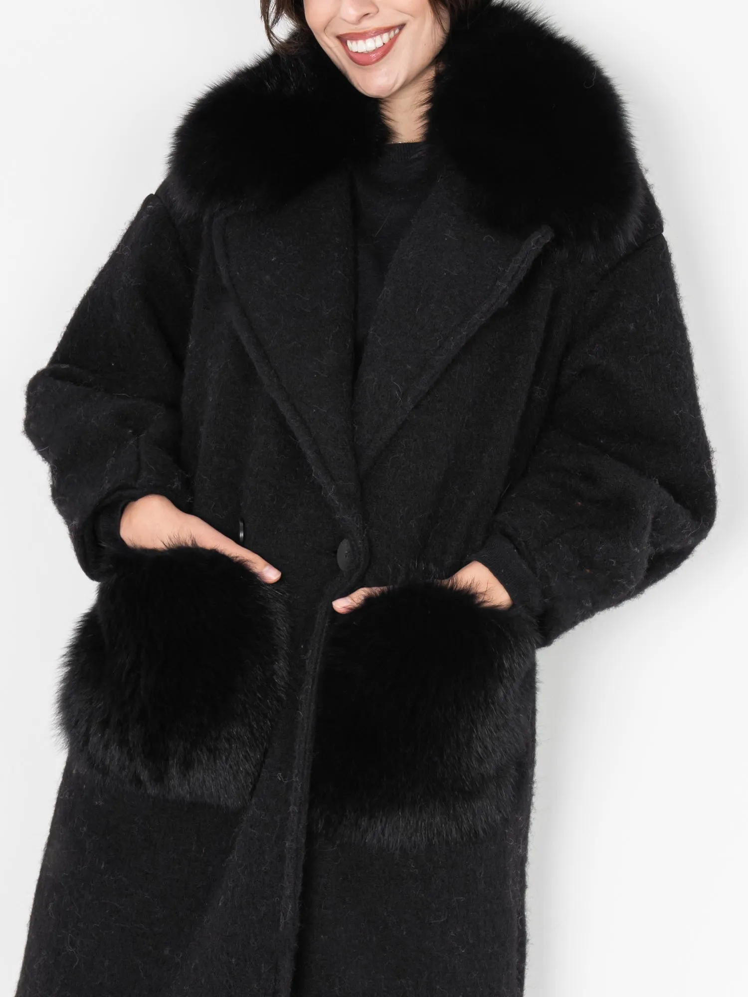 Coat with pockets and collar in black fox