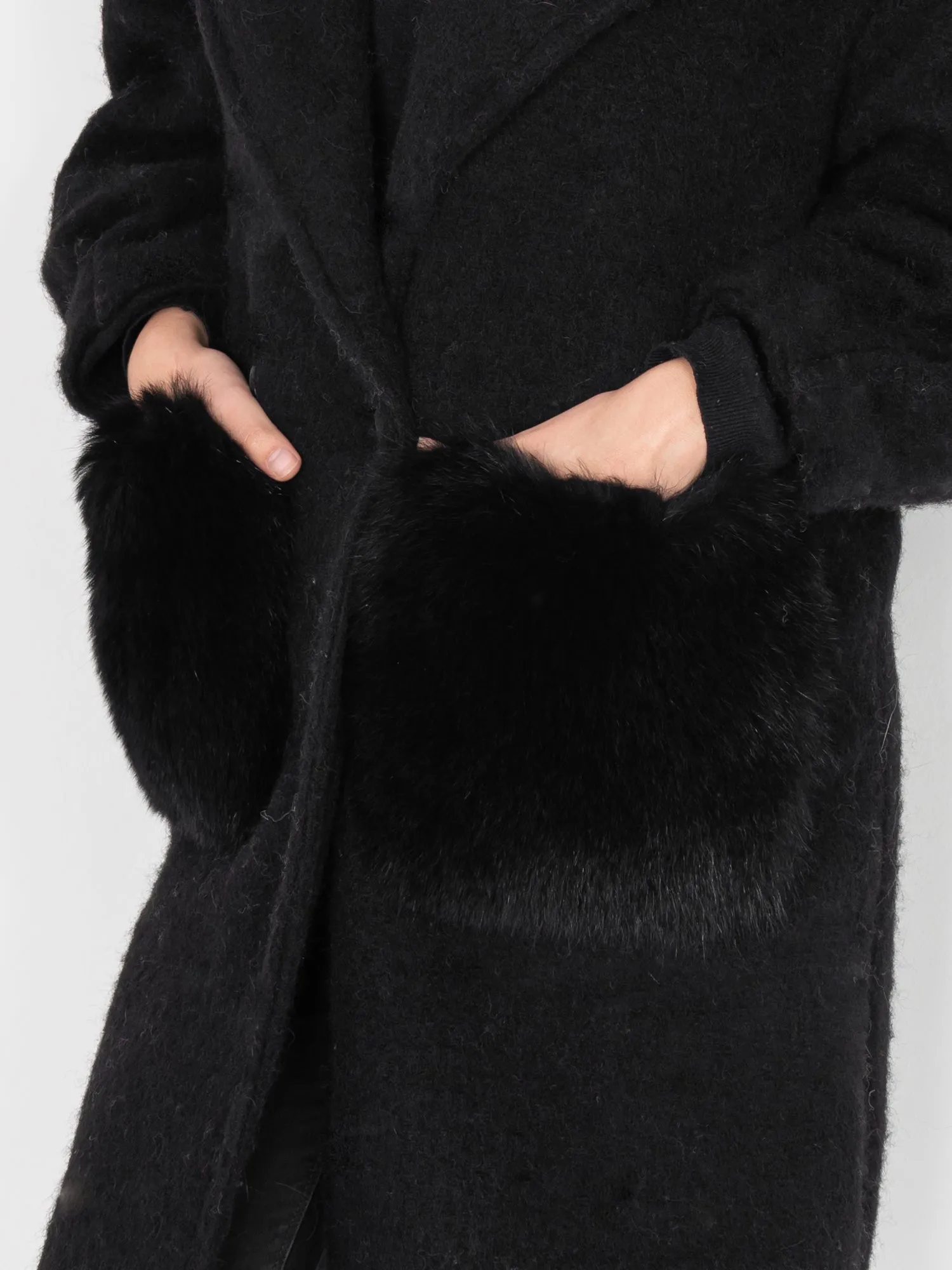 Coat with pockets and collar in black fox