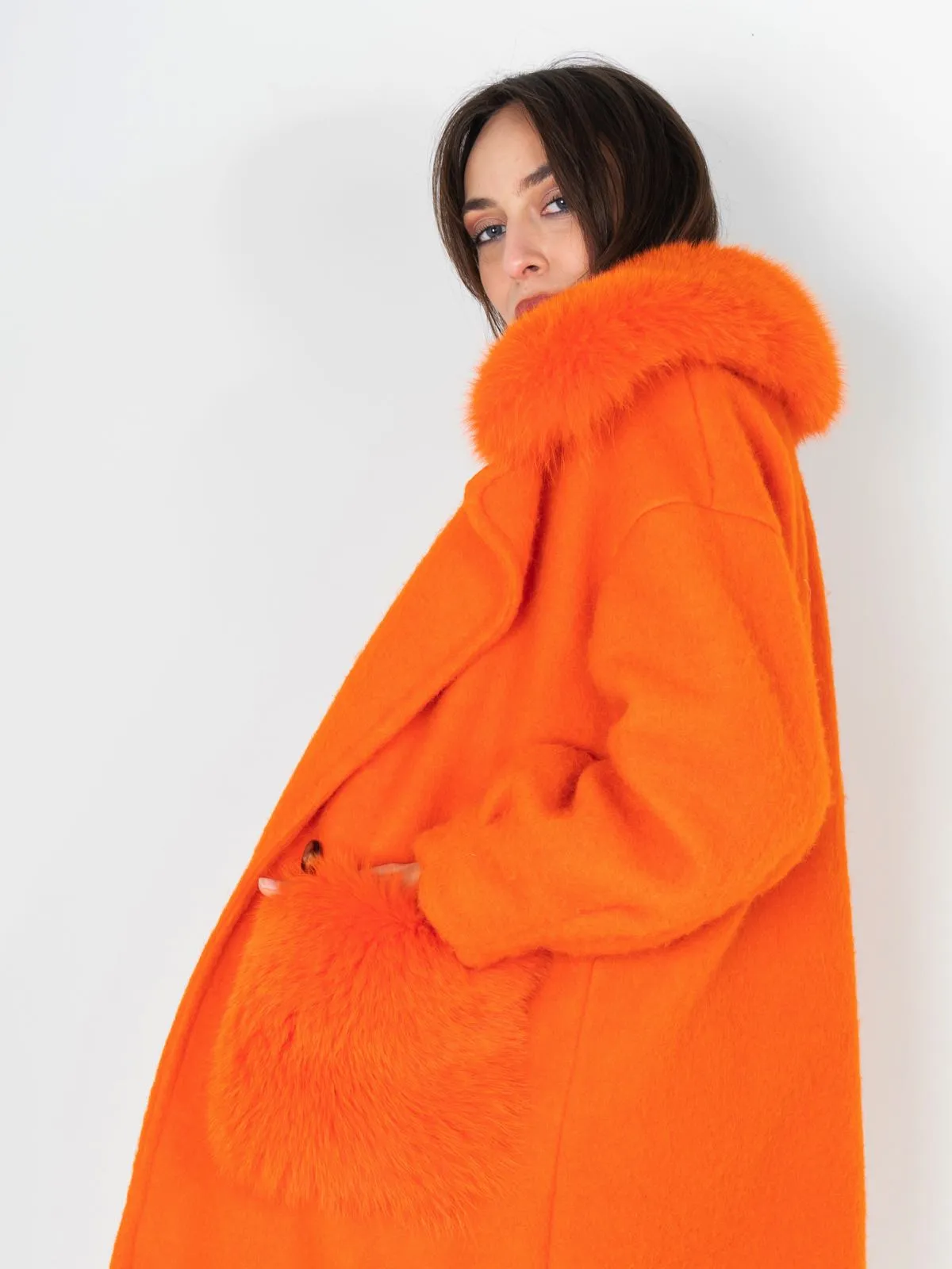 Coat with pockets and collar in orange fox