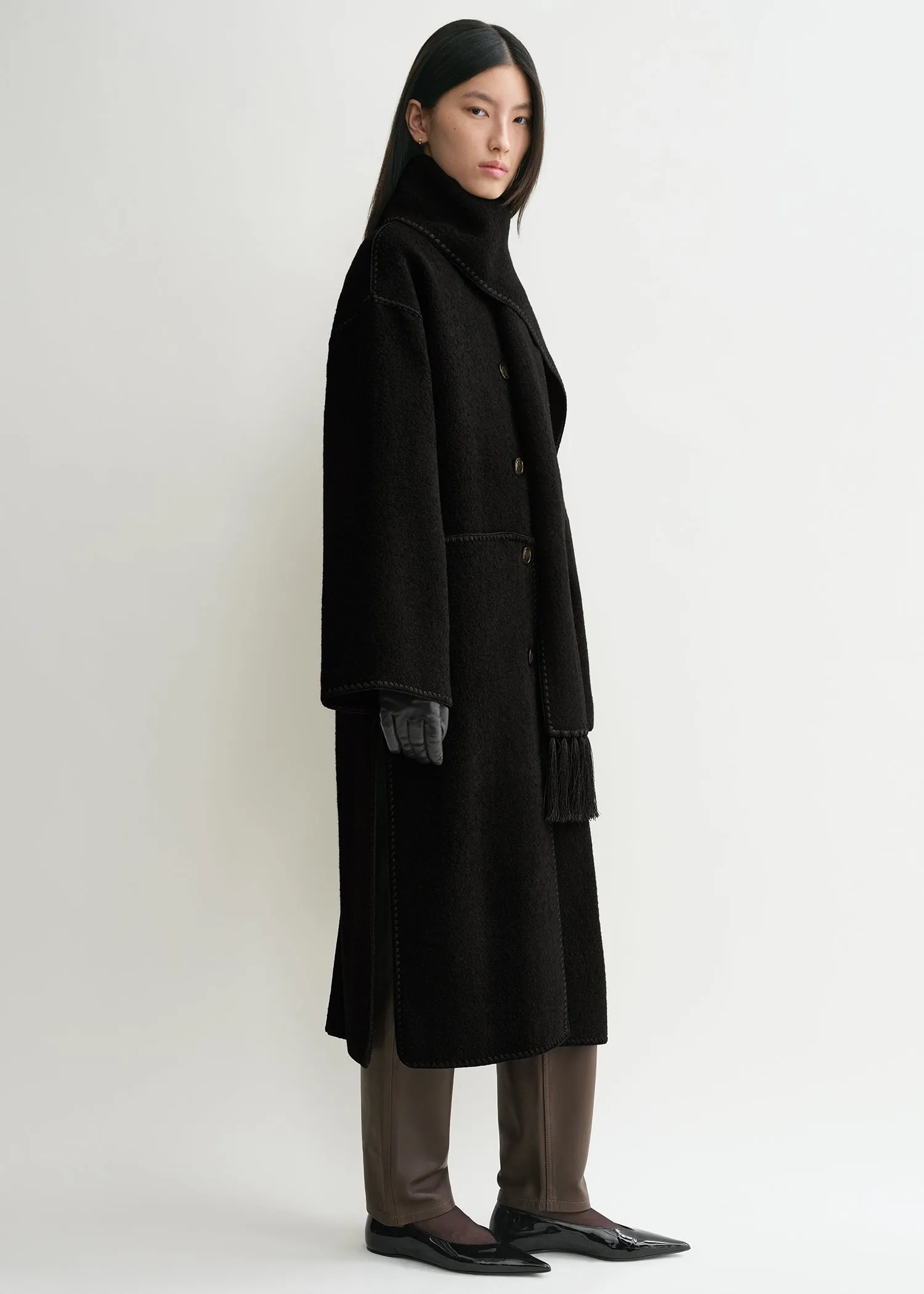 Embroidered scarf coat black