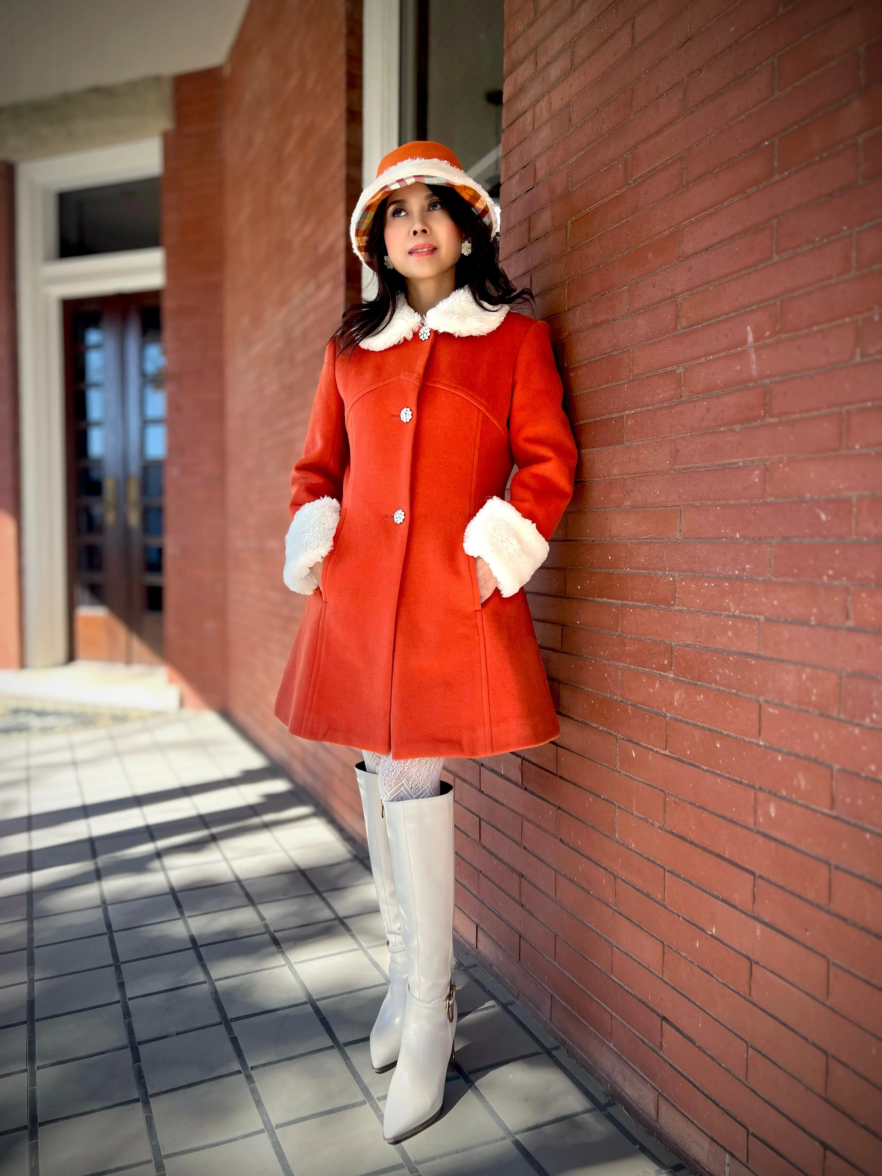 Kelly coat in red orange collar fur