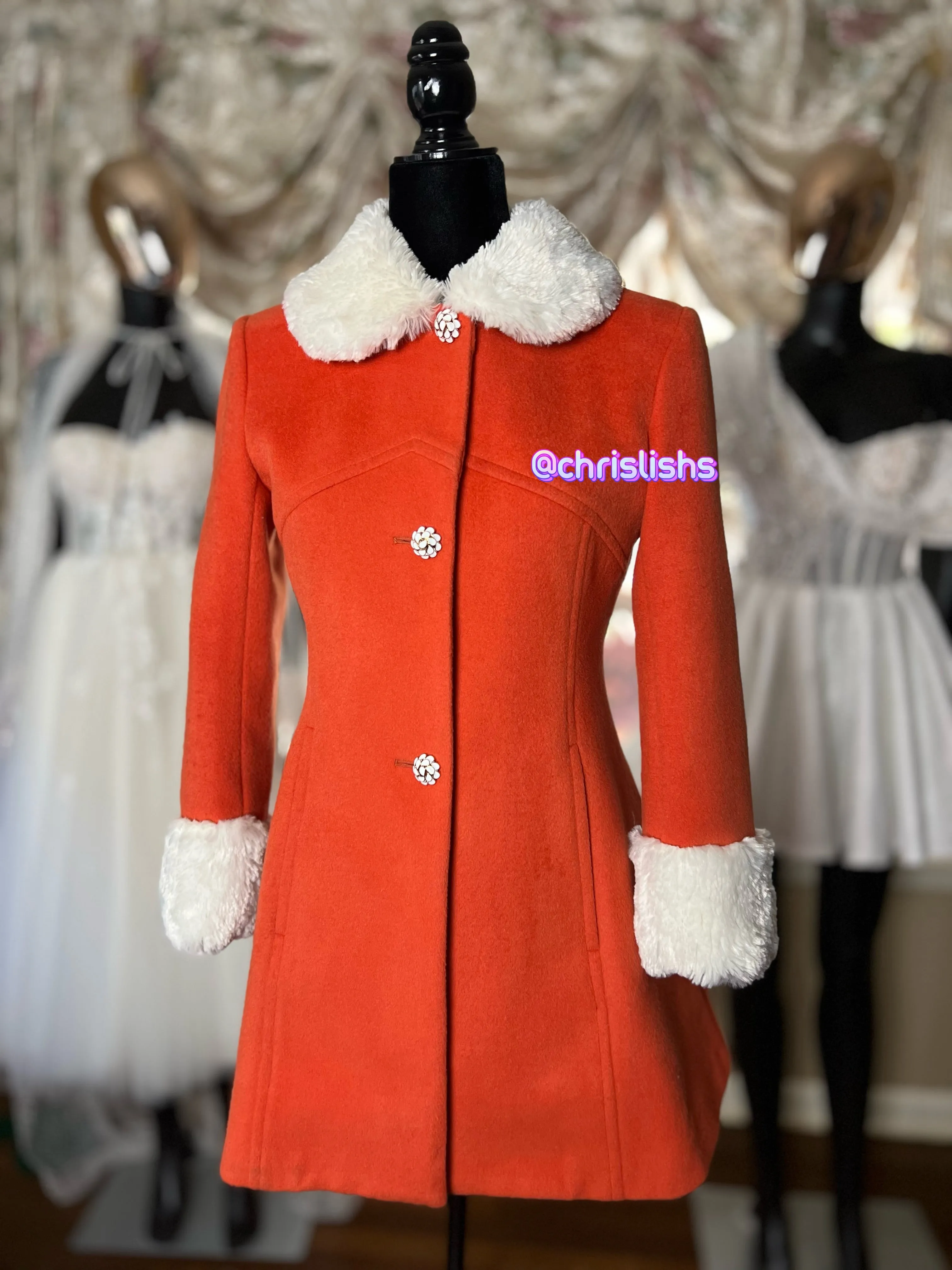 Kelly coat in red orange collar fur