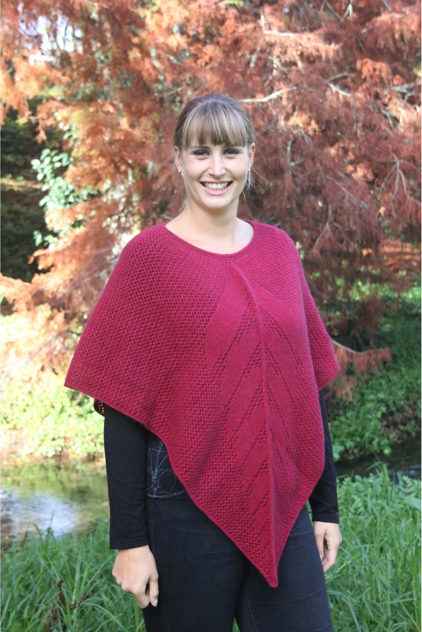 Lothlorian - Lace Poncho in Merino Wool and Possum Fur