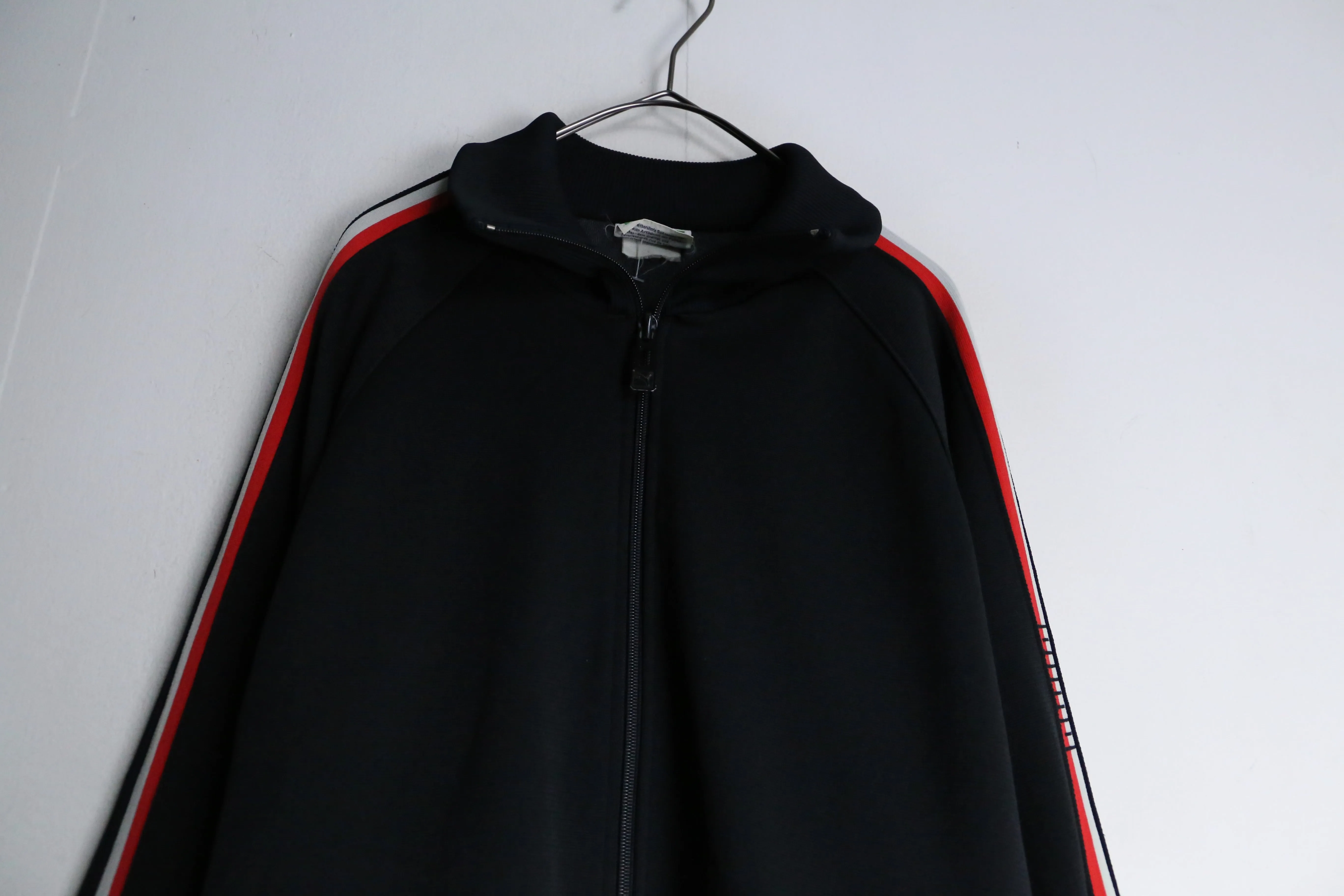 "PUMA" black × red track jacket